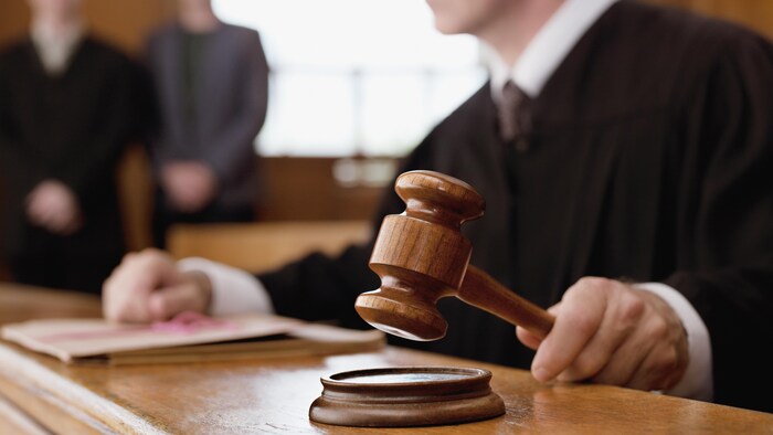 juge-justice-tribunaux-marteau